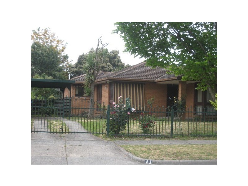 11 Oaktree Drive, Hampton Park VIC 3976
