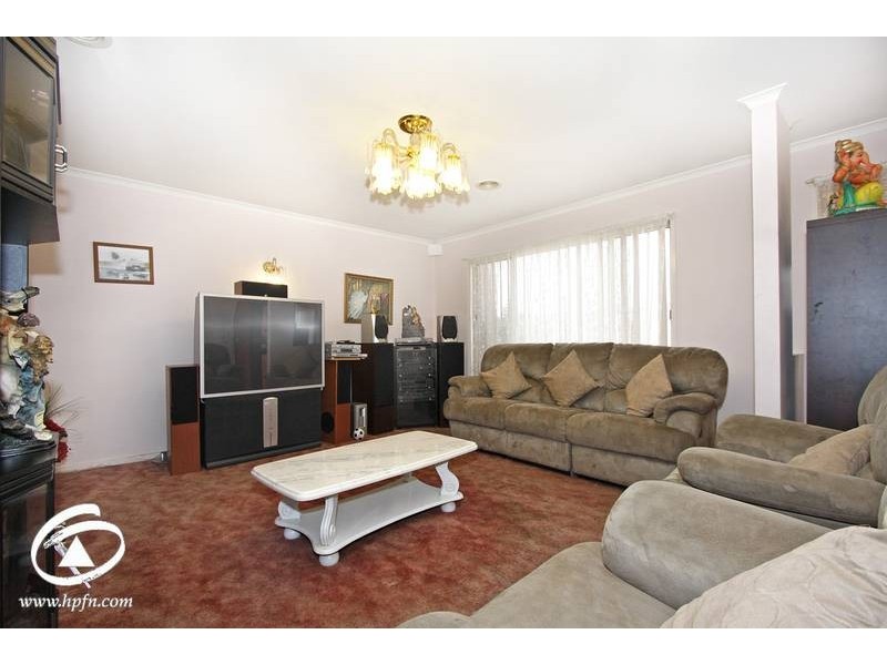 8 The Retreat, Hampton Park VIC 3976