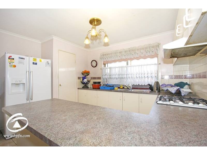 8 The Retreat, Hampton Park VIC 3976