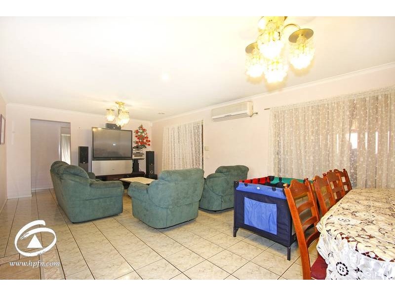 8 The Retreat, Hampton Park VIC 3976