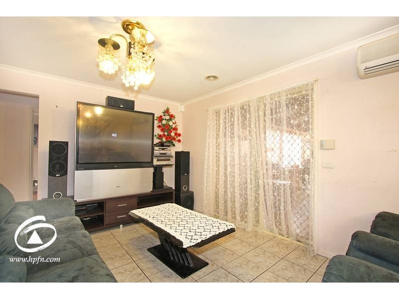 8 The Retreat, Hampton Park VIC 3976