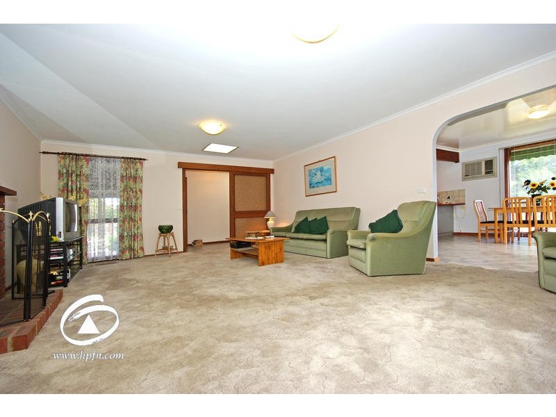 2 Hughes Court, Hampton Park VIC 3976