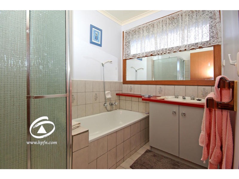 2 Hughes Court, Hampton Park VIC 3976