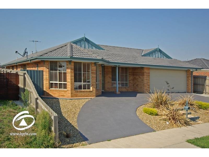 18 Henning Avenue, Lynbrook VIC 3975