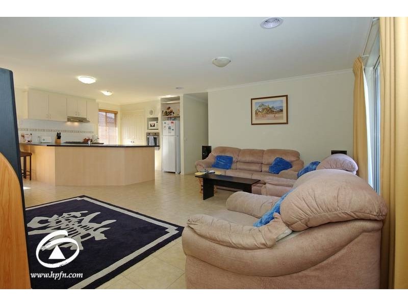 18 Henning Avenue, Lynbrook VIC 3975