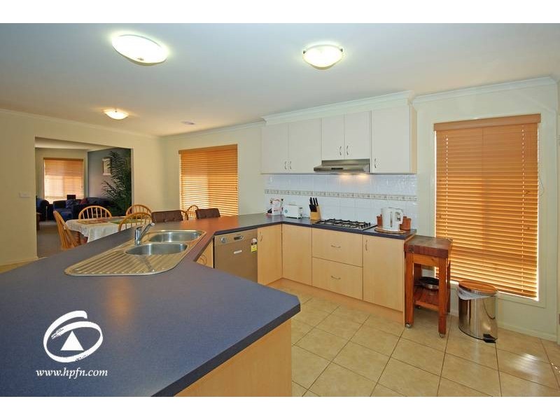 18 Henning Avenue, Lynbrook VIC 3975