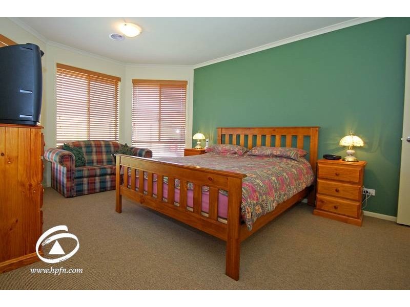 18 Henning Avenue, Lynbrook VIC 3975