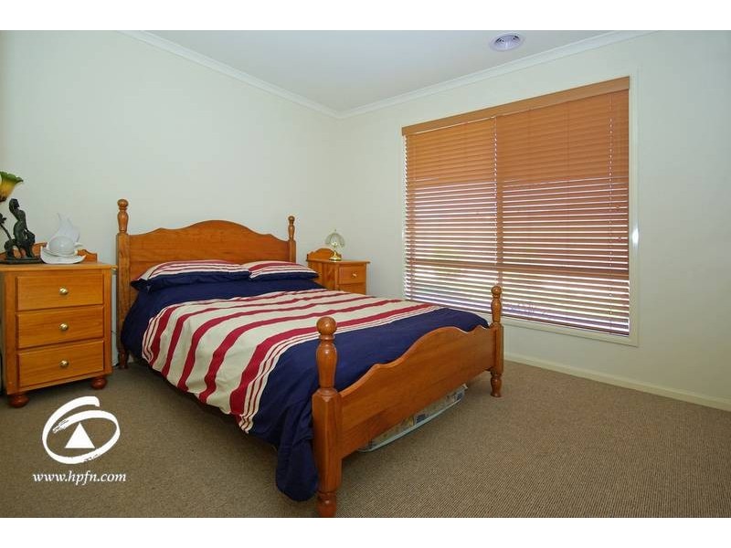 18 Henning Avenue, Lynbrook VIC 3975