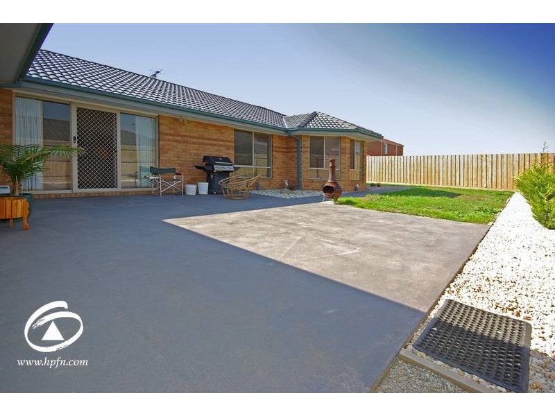 18 Henning Avenue, Lynbrook VIC 3975