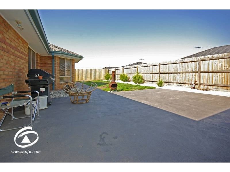 18 Henning Avenue, Lynbrook VIC 3975