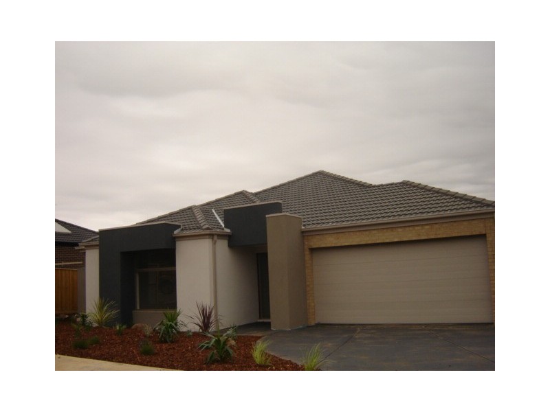 1322 Leisurewood Drive, Berwick VIC 3806
