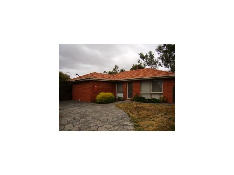 18 Edeys Run, Hampton Park VIC 3976