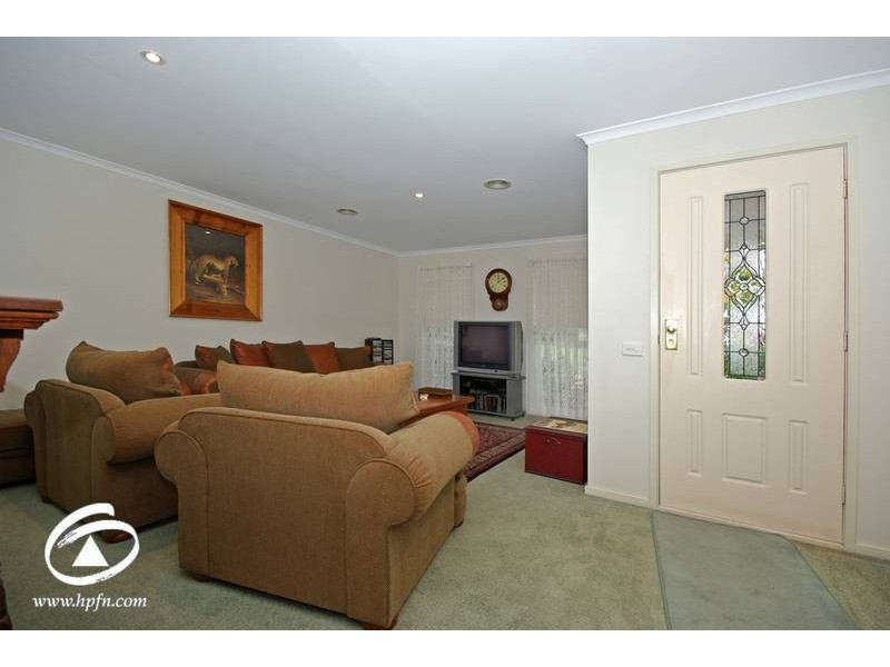 9 Tranter Square, Lynbrook VIC 3975