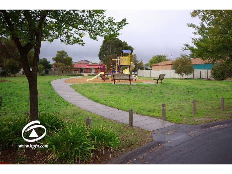 9 Tranter Square, Lynbrook VIC 3975