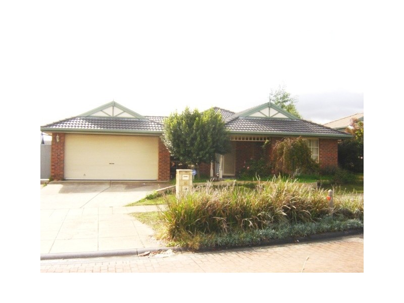 16 Forbes Ave, Lynbrook VIC 3975