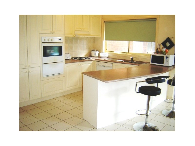 16 Forbes Ave, Lynbrook VIC 3975