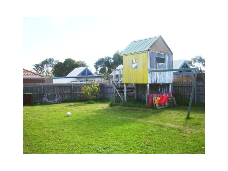 16 Forbes Ave, Lynbrook VIC 3975