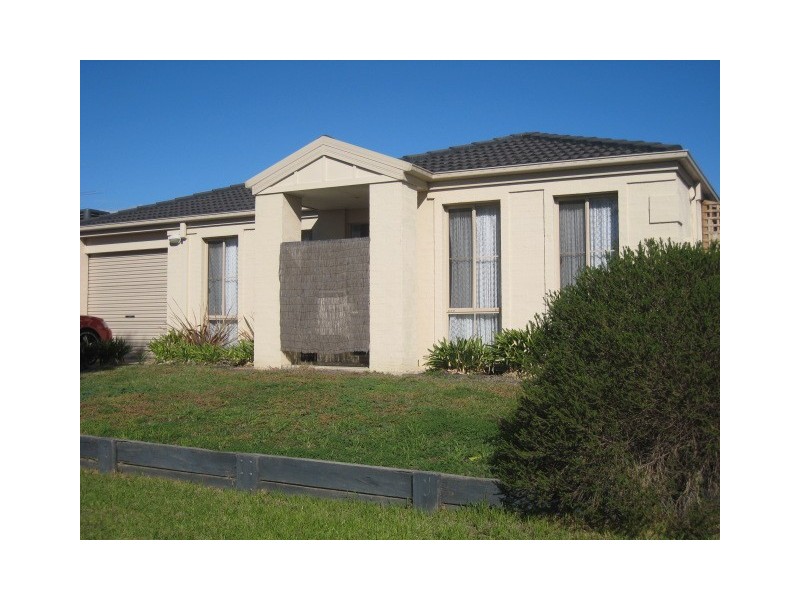 15 Farskiene Place, Hampton Park VIC 3976