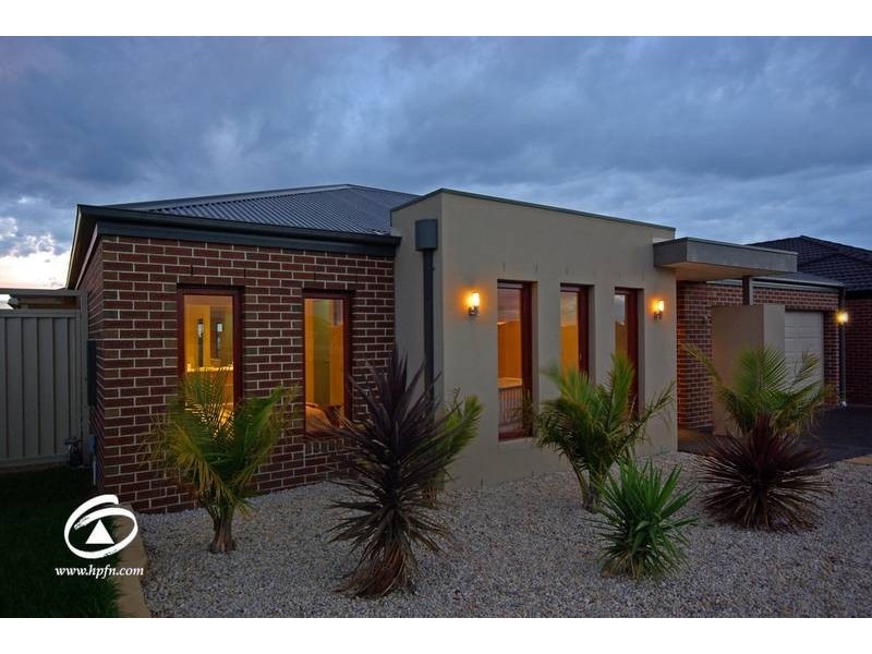 11 Canadian Maple Place, Lyndhurst VIC 3975