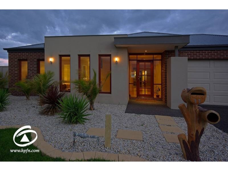 11 Canadian Maple Place, Lyndhurst VIC 3975