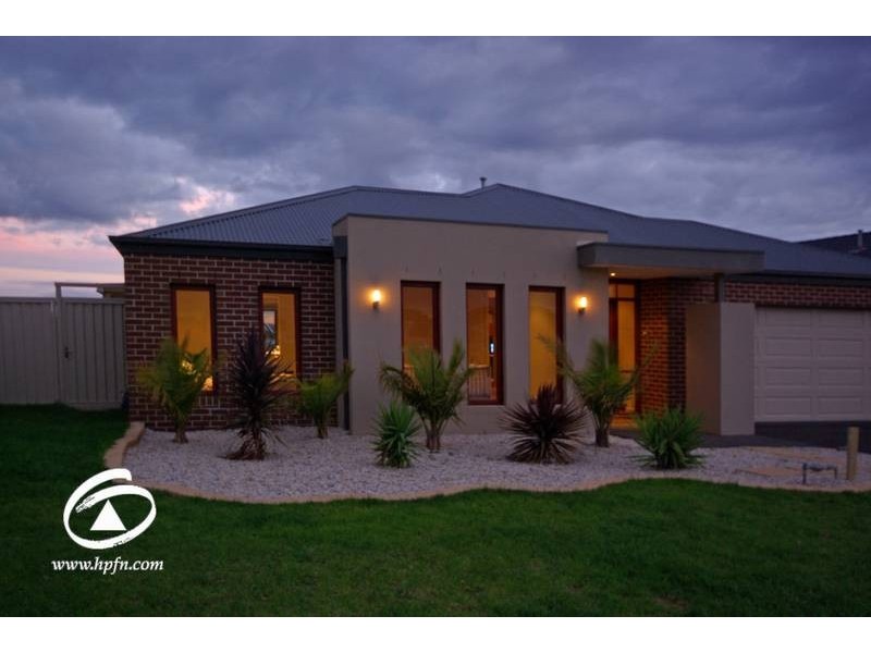 11 Canadian Maple Place, Lyndhurst VIC 3975