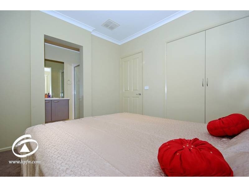 11 Canadian Maple Place, Lyndhurst VIC 3975