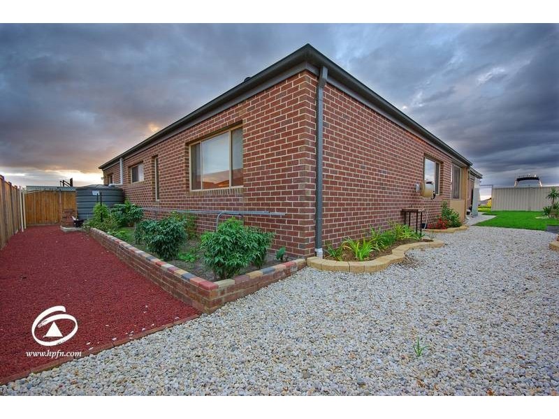 11 Canadian Maple Place, Lyndhurst VIC 3975