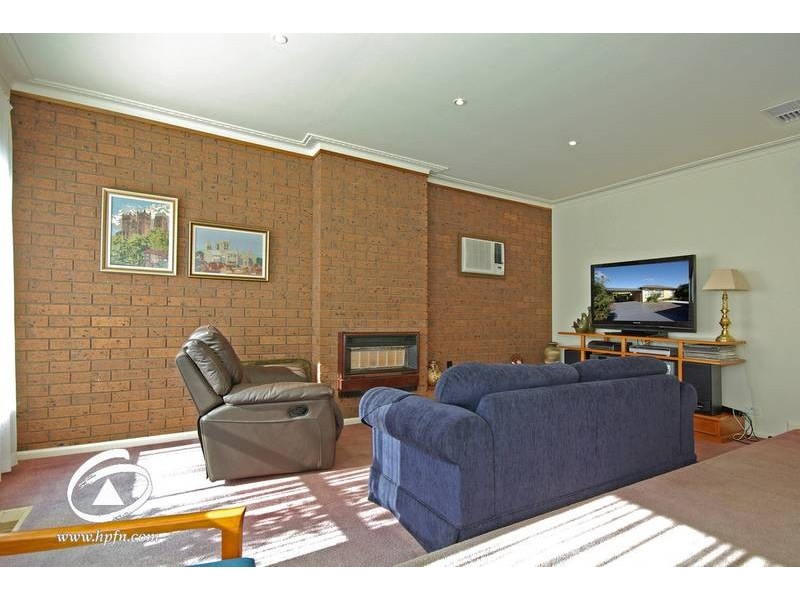 52 Pound Road, Hampton Park VIC 3976