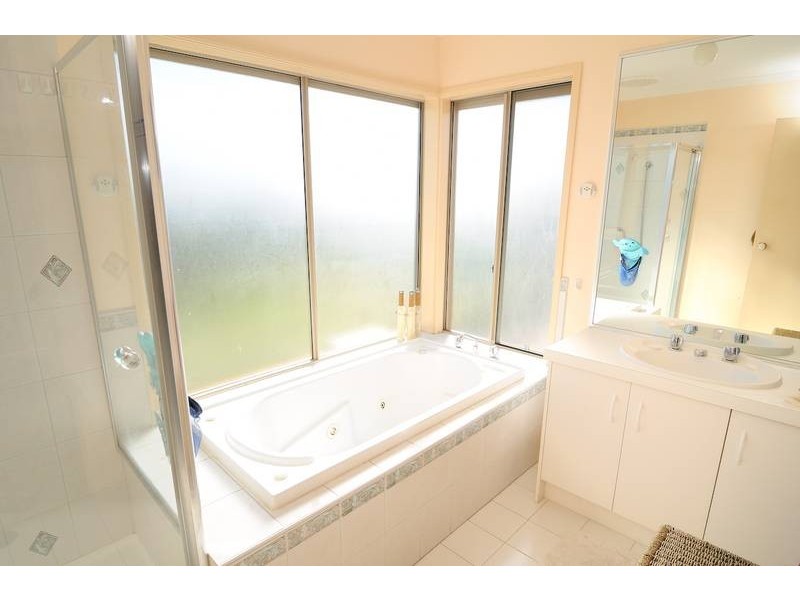 4 Towerhill Boulevard, Lynbrook VIC 3975