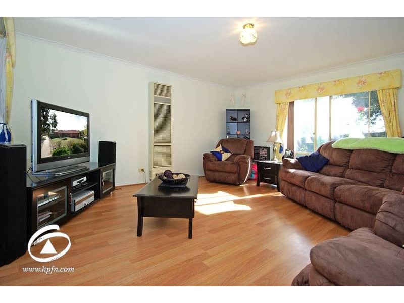 1 Brady Close, Lynbrook VIC 3975