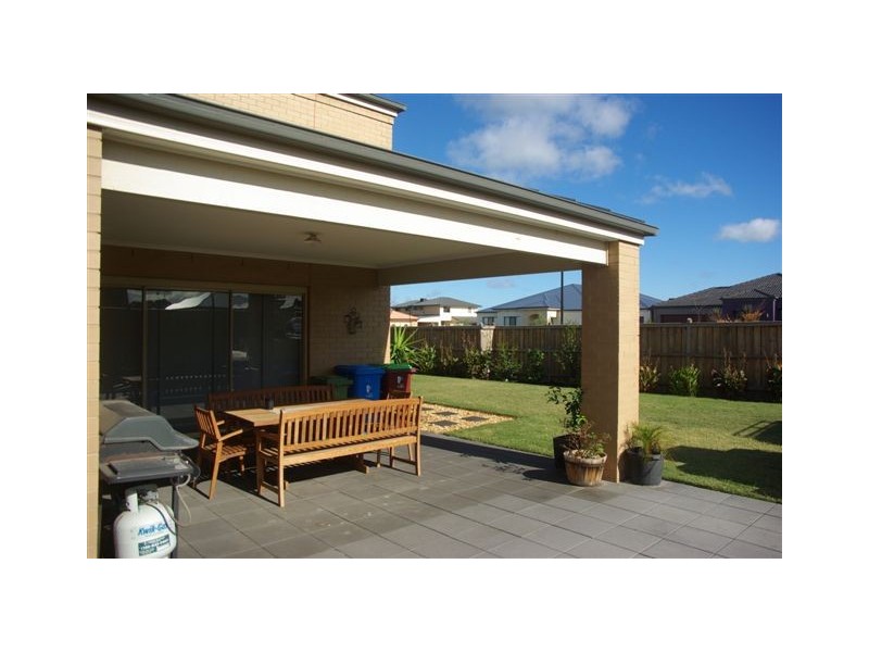 16 Saltbush Avenue, Lyndhurst VIC 3975