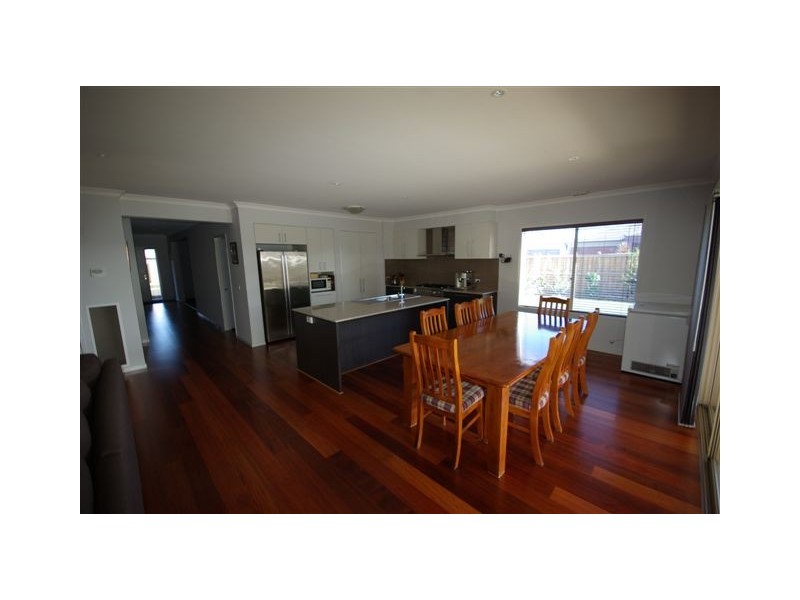 16 Saltbush Avenue, Lyndhurst VIC 3975