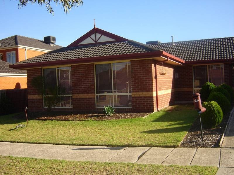 10 Slessor Avenue, Lynbrook VIC 3975