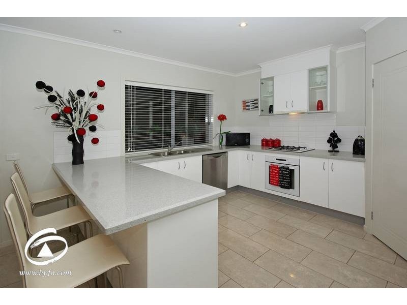 2 Waterbush Crescent, Lyndhurst VIC 3975