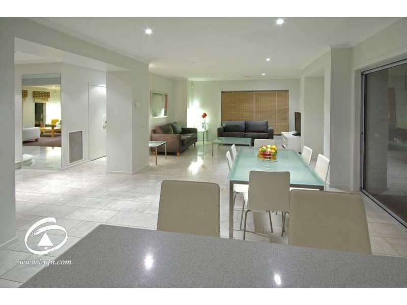 2 Waterbush Crescent, Lyndhurst VIC 3975