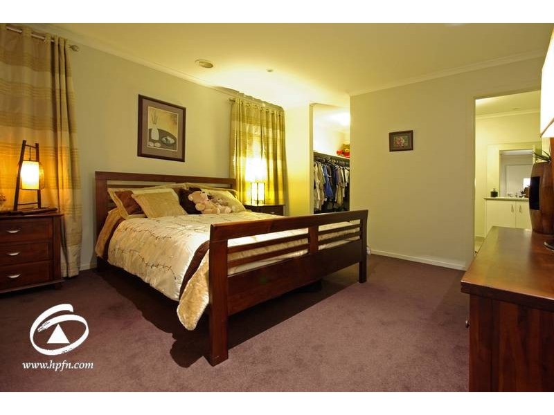 2 Waterbush Crescent, Lyndhurst VIC 3975