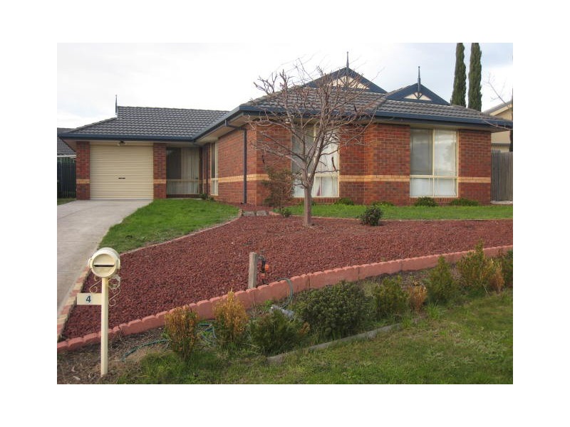 4 Hasluck Crescent, Lynbrook VIC 3975