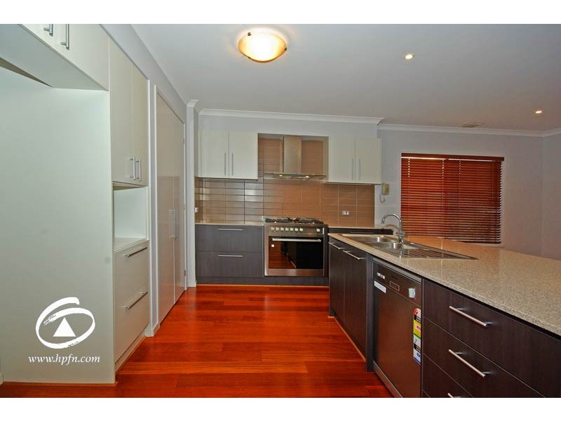 16 Saltbush Ave, Lyndhurst VIC 3975