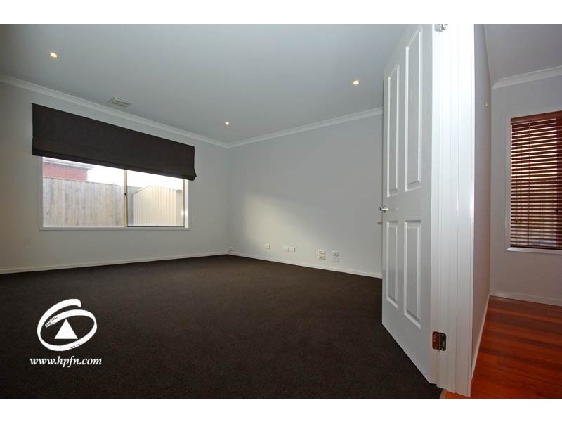 16 Saltbush Ave, Lyndhurst VIC 3975