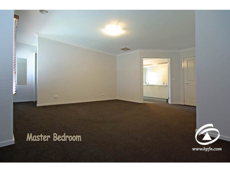 16 Saltbush Ave, Lyndhurst VIC 3975