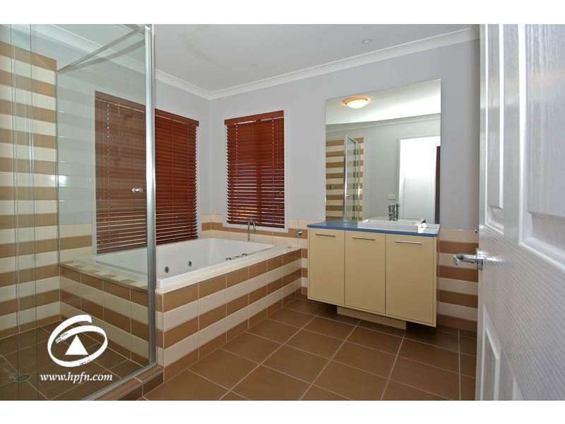 16 Saltbush Ave, Lyndhurst VIC 3975