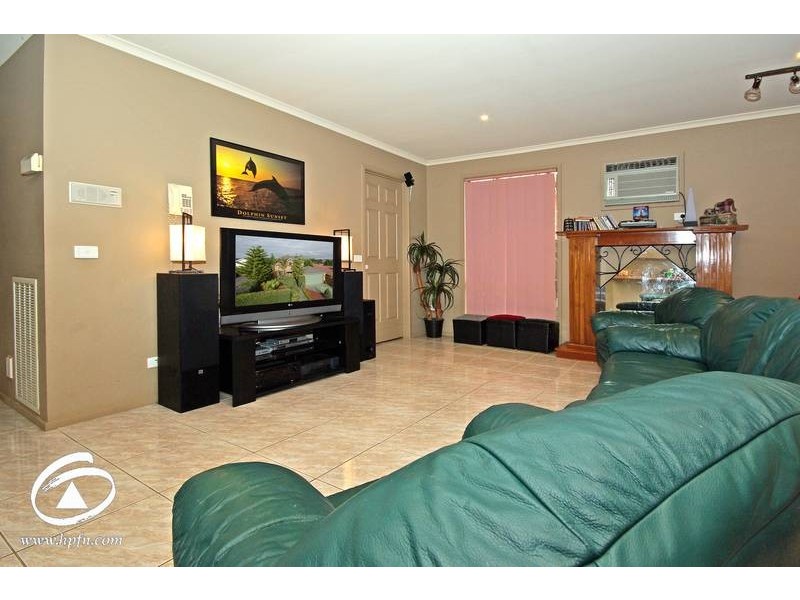 10 Lauren Drive, Hampton Park VIC 3976