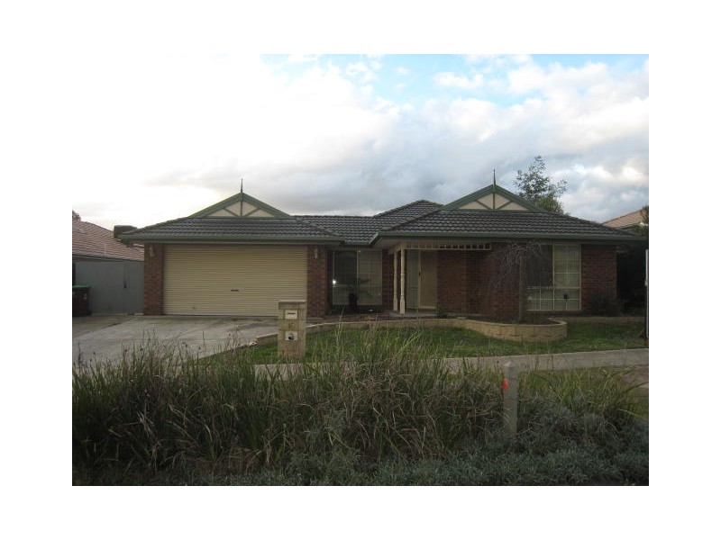 16 Forbes Avenue, Lynbrook VIC 3975