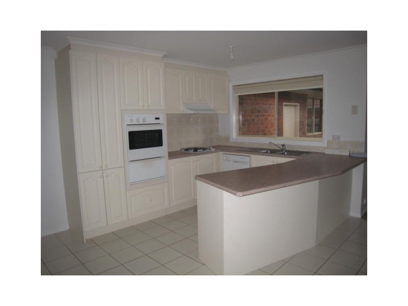 16 Forbes Avenue, Lynbrook VIC 3975