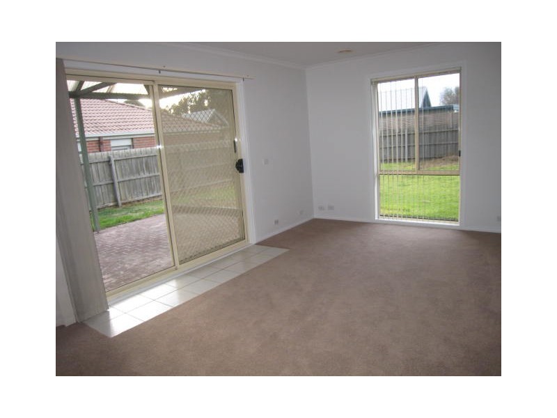 16 Forbes Avenue, Lynbrook VIC 3975