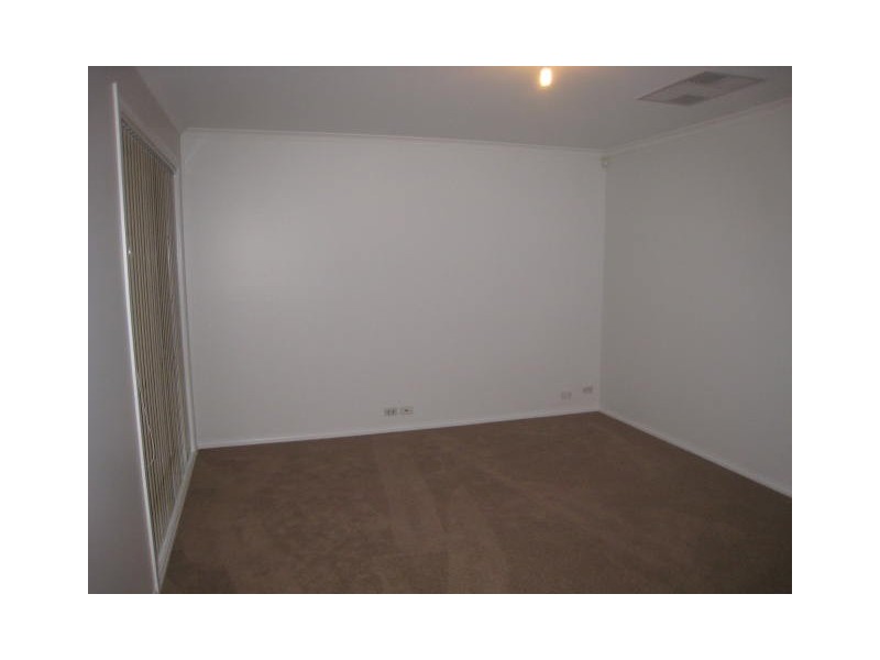 16 Forbes Avenue, Lynbrook VIC 3975