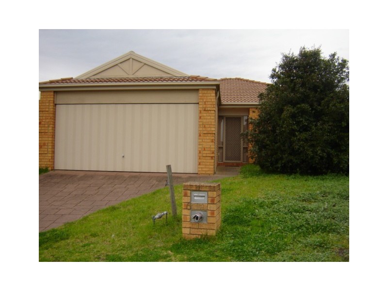 6 Demint Walk, Narre Warren South VIC 3805