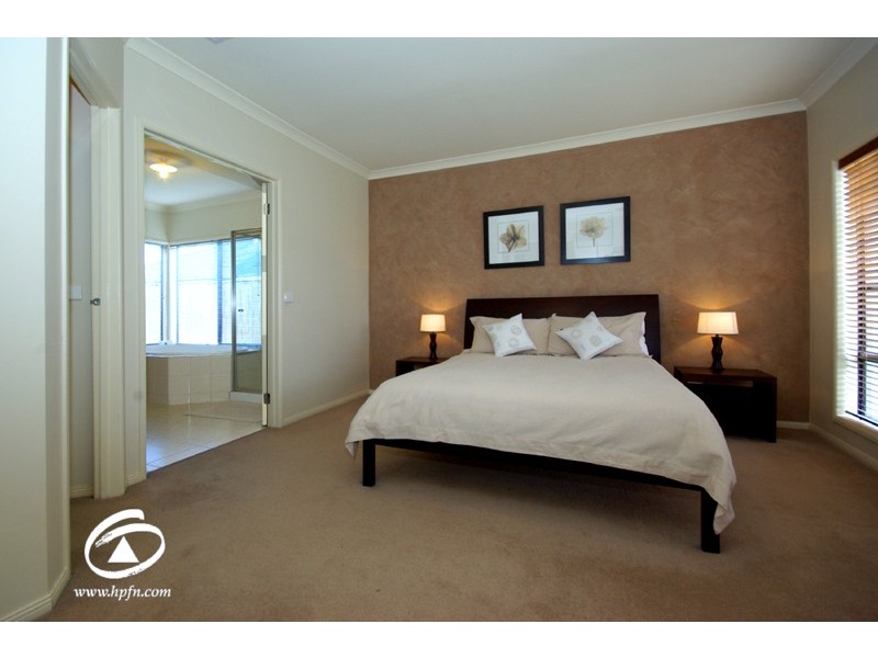 40 Carboni Crescent, Lynbrook VIC 3975