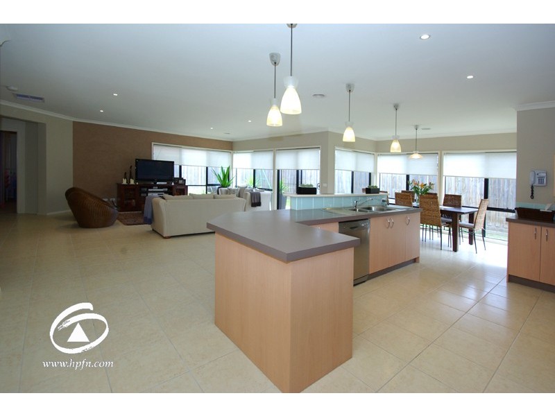 40 Carboni Crescent, Lynbrook VIC 3975