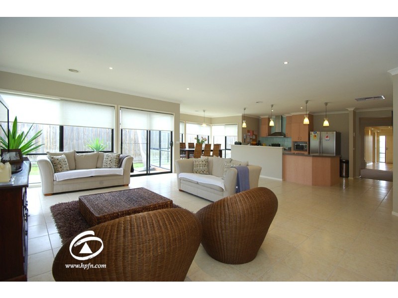 40 Carboni Crescent, Lynbrook VIC 3975